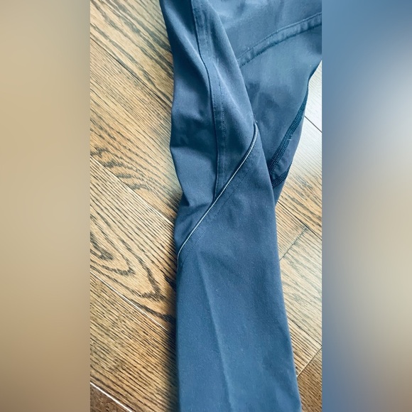 Size 8 Lululemon Navy. Luxtreme - Picture 6 of 8